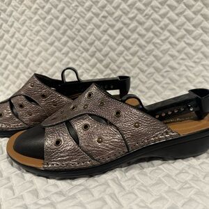 EASY Spirit - Sedalia Leather Bronze Toned Black and Brown Sandals